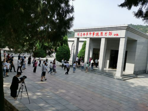 5d4d33e59470d.jpg