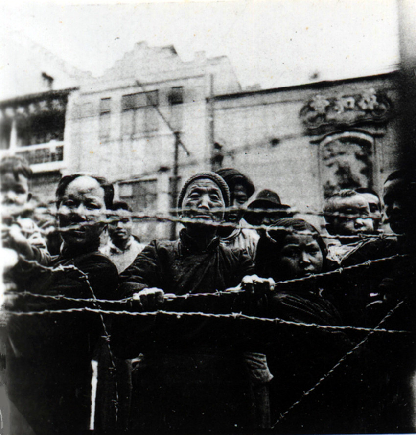 5ec5b04c7bfb7.jpg 112横在租界和华阜难民之间的障碍(海伦拍)_副本.jpg