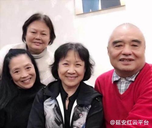 作者夫妇与当年的八一小学同学苏西英（中）张丹江（前左）合影.png