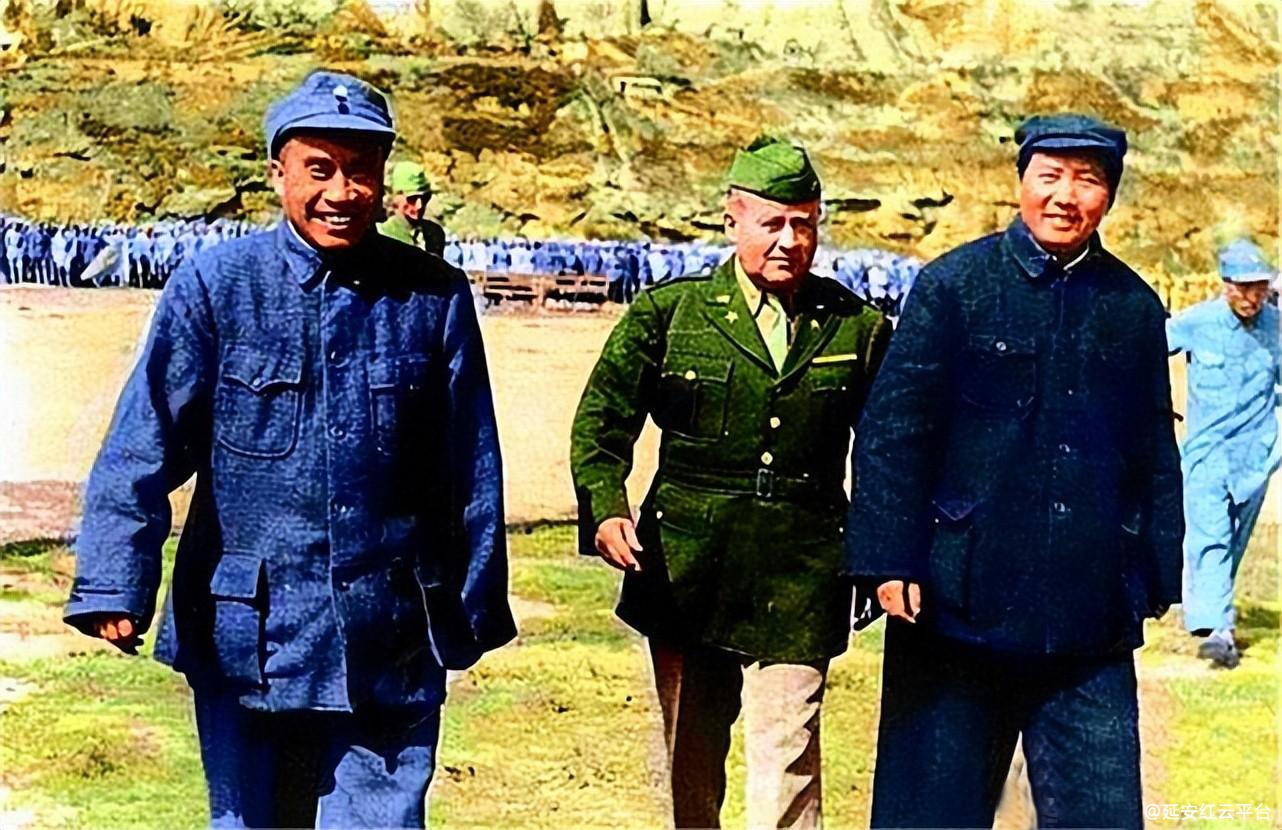 1944年7月，毛泽东与朱德在延安接待美军考察组组长包瑞德。.jpg